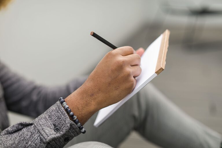 How to Journal for Clarity and Focus: A Simple Guide